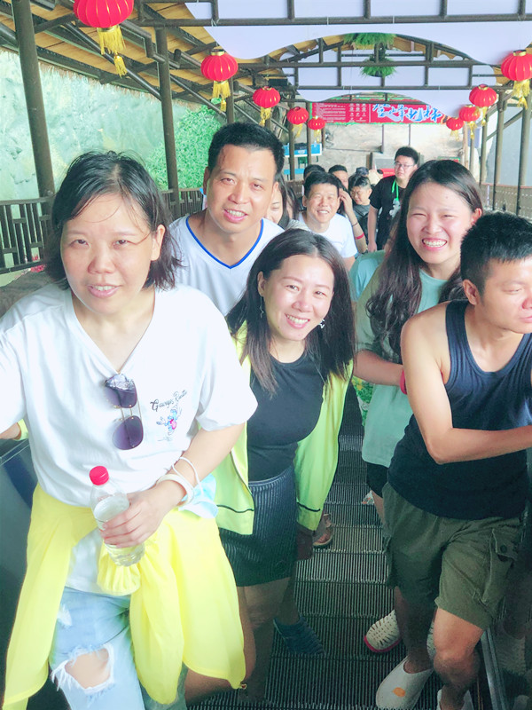 1594610449132133.jpg 玻霸合影3.jpg