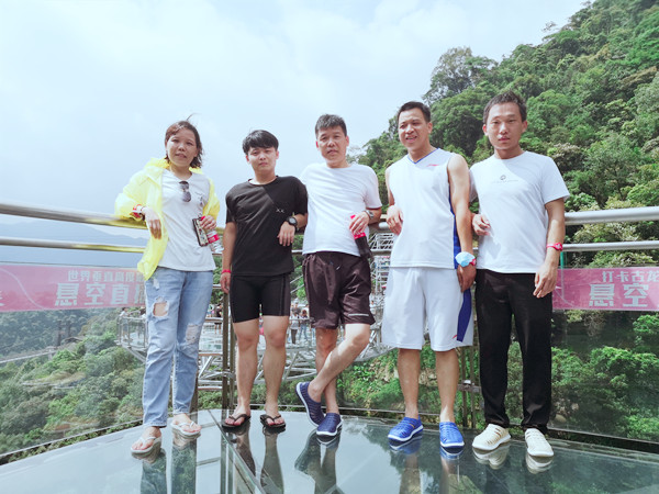 1594610495778014.jpg 玻霸合影2.jpg