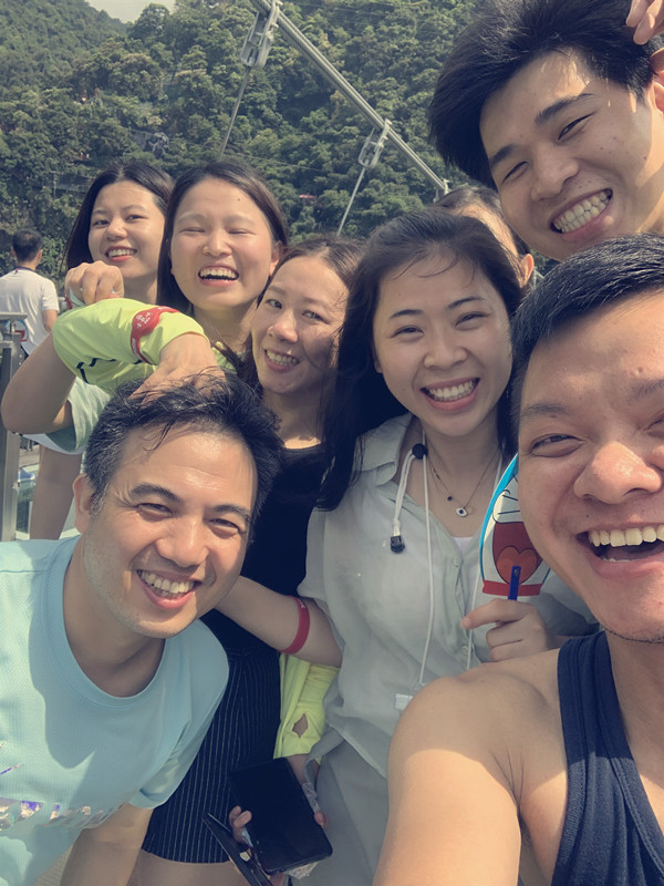 1594610981525719.jpg 玻霸合影1.jpg